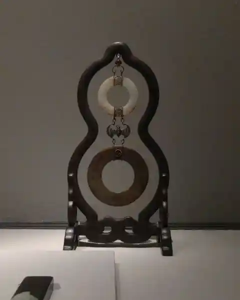 Double jade bi discs in a sandalwood gourd-shaped stand, National Palace Museum